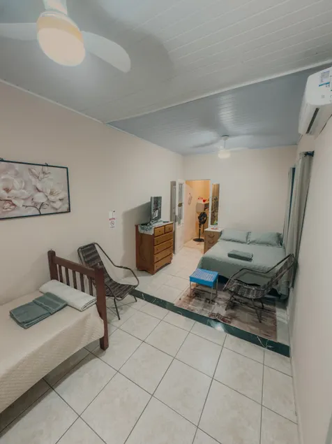 Well-Located Edicule – Garage and Wi-Fi - Image 1
