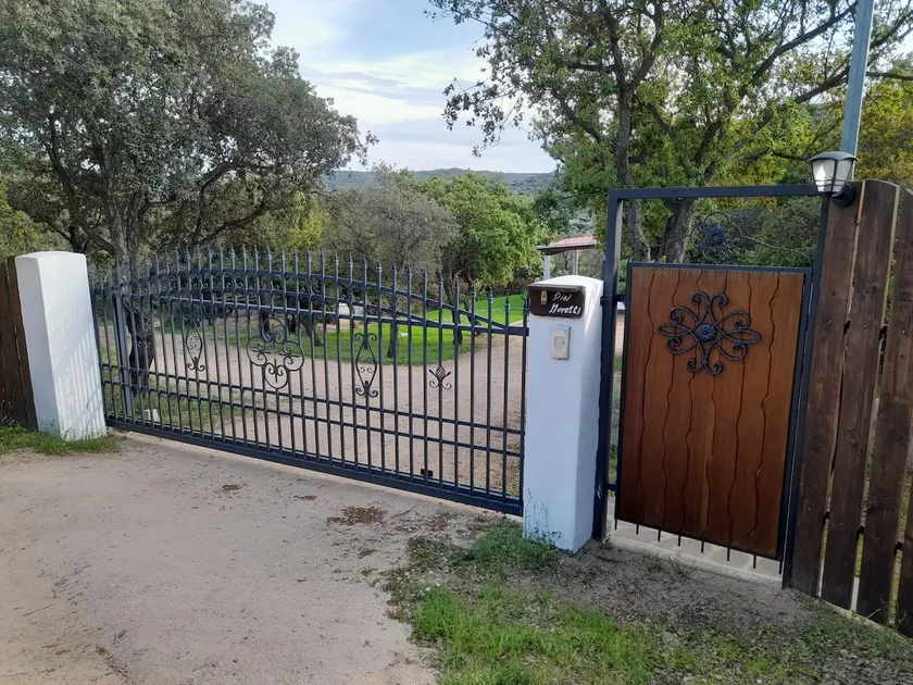 Romantic cottage located in a cork oak forest. - Image 1