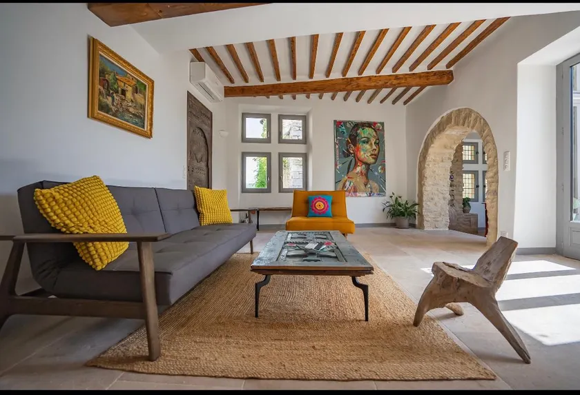 Exceptional home in the heart of Goult - Image 1