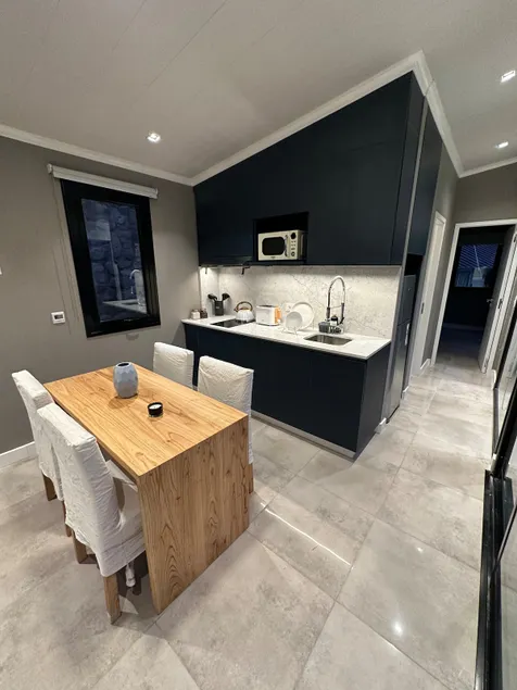 V Cabra Cabin - Image 1