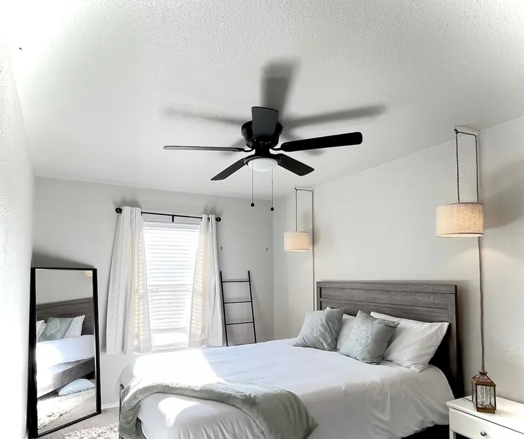 Cozy modern oasis near Six Flags/ UTSA/Seaworld - Image 1
