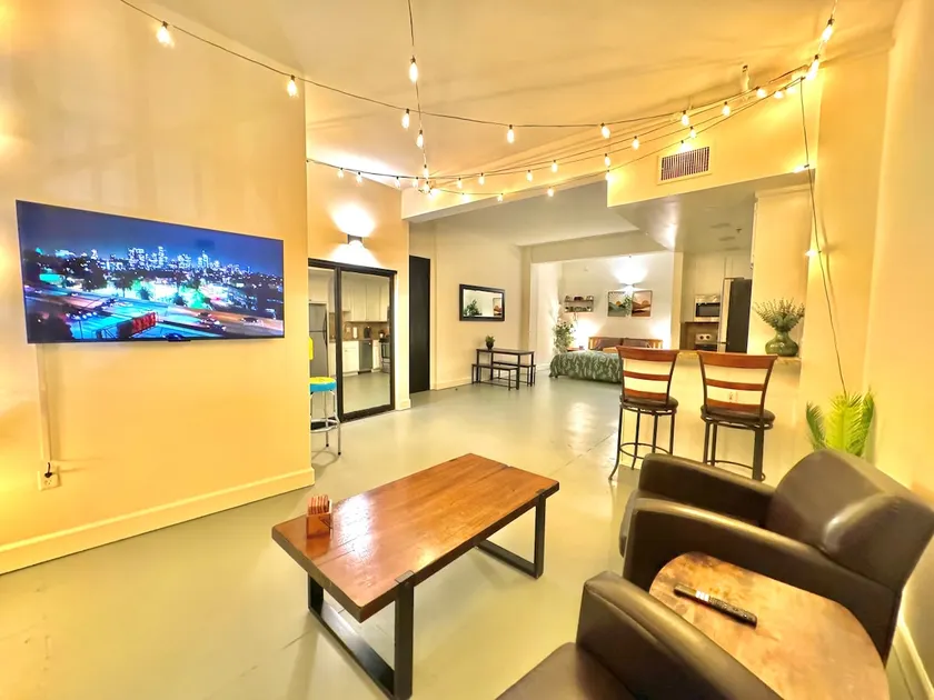 BIG Downtown LA HIGH Loft! 420! Arcade! KingBed! - Image 1