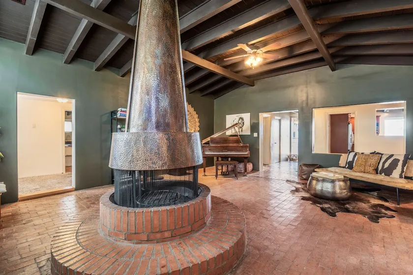 Tranquil, Mid-Century Modern Adobe Classic near Altura Park - Image 1