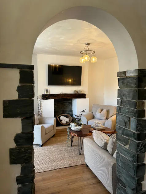 Cozy 3-Bed Cottage with Hot Tub - Image 1