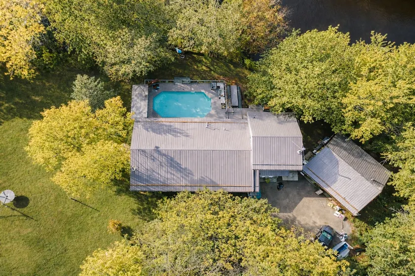 River Retreat- Hot tub-Games-BBQ-Bonfire-Sleeps 14 - Image 1