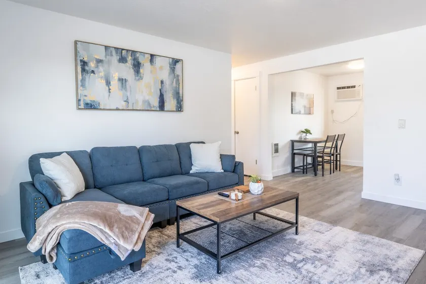 Modern 2 Bedroom Apartment with Washer & Dryer - Image 1