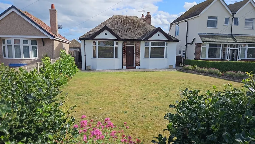 Victoria Beach Cottage - Image 1