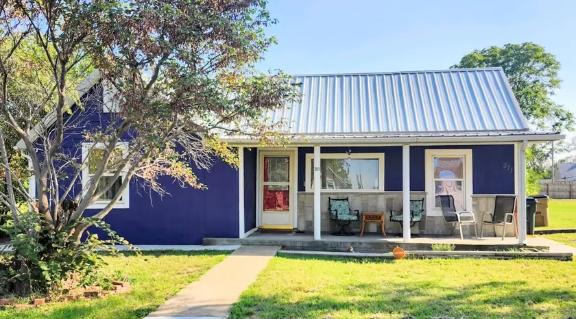 Blue Comfort, Single-level (pet) Ranch - Image 1