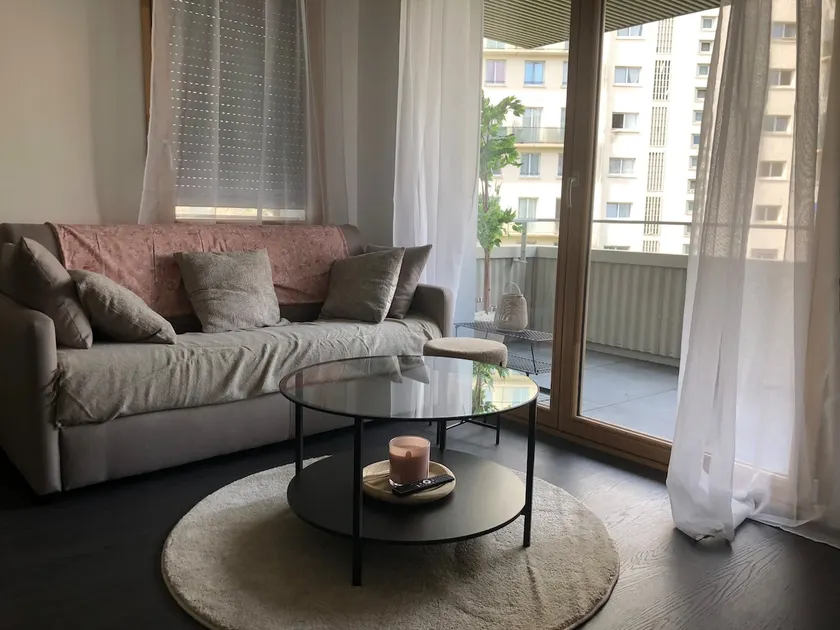New apartment located close to metro - Image 1