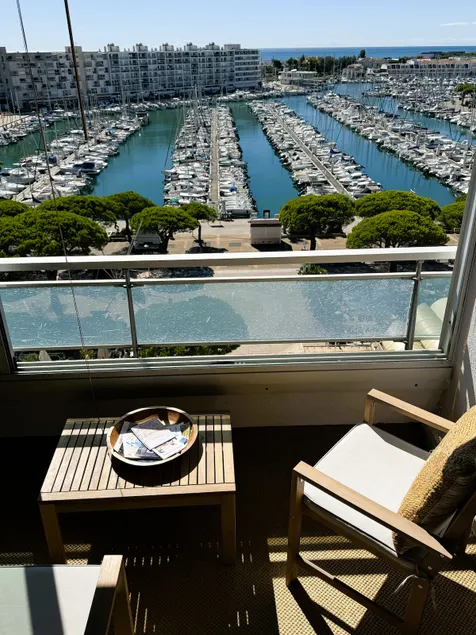 7th floor – Facing the port and the sea+parking - Image 1