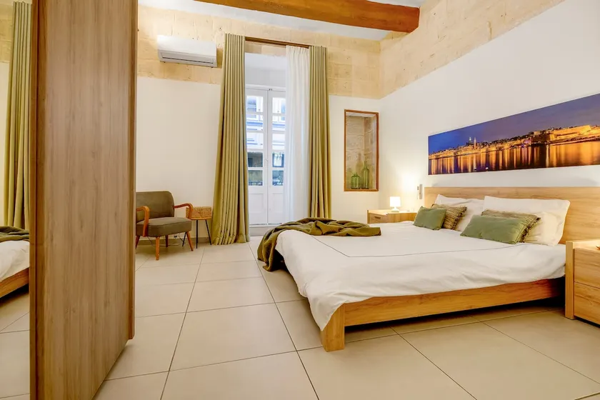 Valletta Maisonette - 2 Balconies, super location - Image 1
