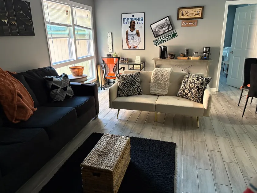 My Charming Midtown Nest - Image 1
