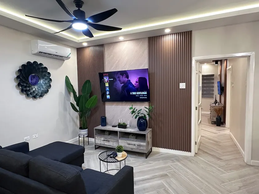 Modern Luxury 1BR Condo in Kingston - Image 1