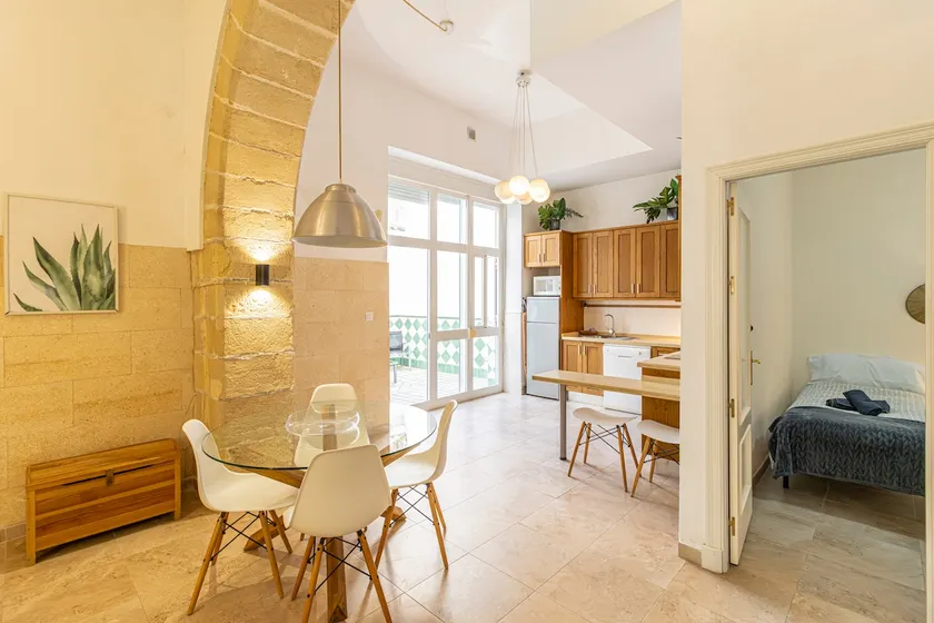 Charming Apartment - Image 1