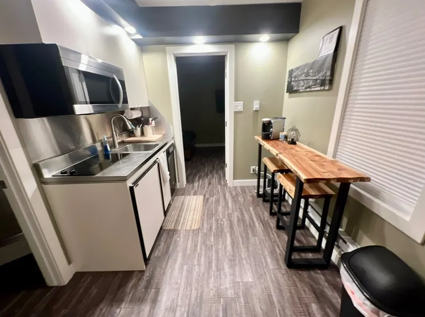 A Touch of New York | central mini suite - Image 1