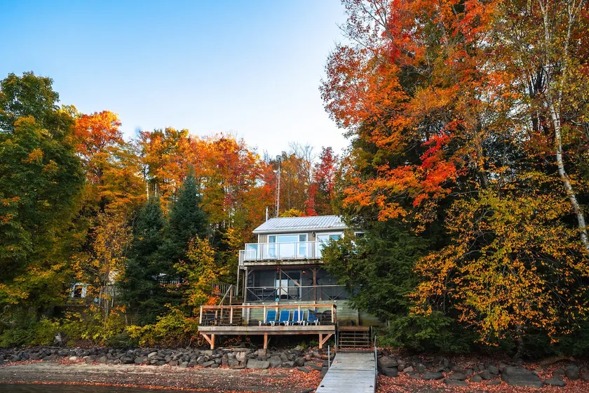 Lakeside Couple's Retreat - Image 1