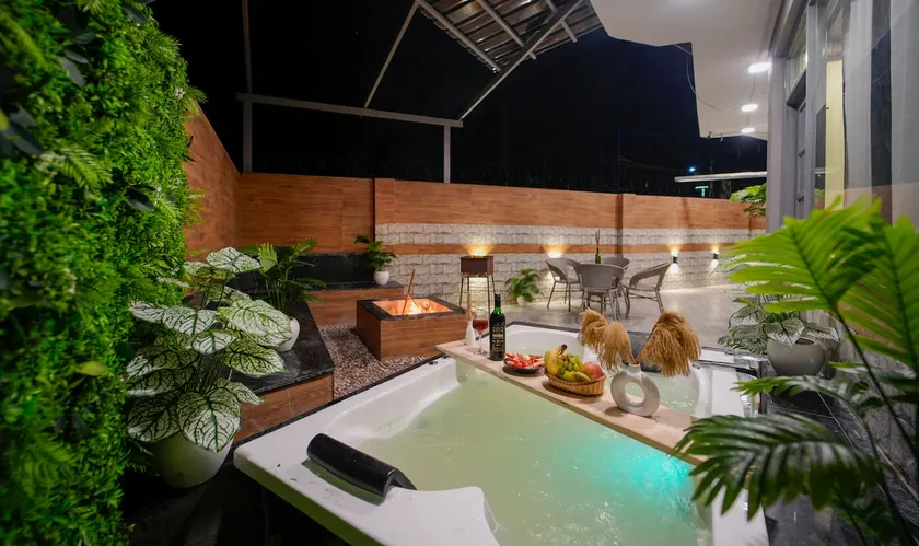 Leo - 2BHK With Jacuzzi (2.5 kms from mall road) - Image 1