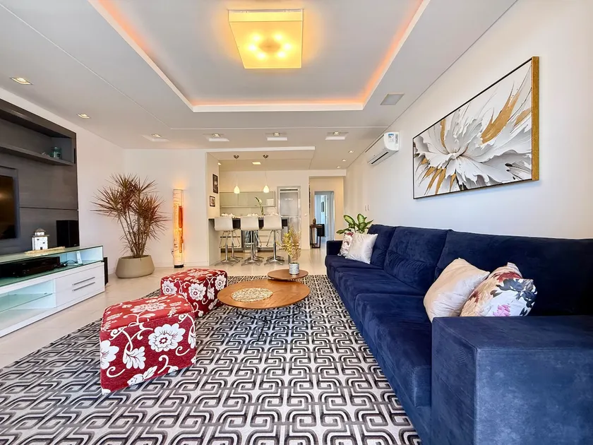 Large luxury apartment - beach view - Image 1