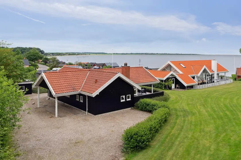 Exquisita casa vacacional apropiada para familias con sauna y barbacoa | Vistas al mar | Al lado de la playa | Admite mascotas - Image 1