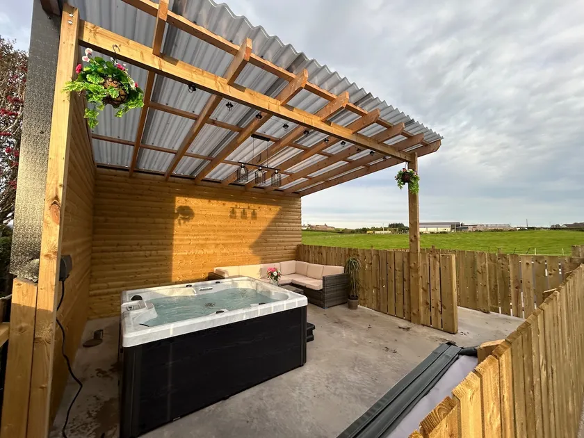 Loughbracken Lodge. Hot Tub, Pool table & Darts - Image 1