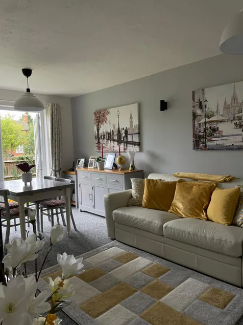 1 Bed Cosy Flat with French doors - Image 1