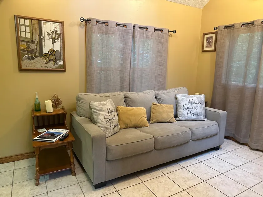 Full kitchen one bedroom 3 beds Unit! - Image 1