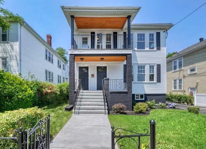 New modern cozy 3BR condo: free parking&near train - Image 1