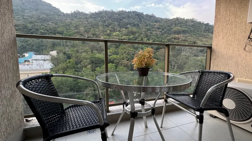 Luxurious King Bed near Riocentro and Farmasi Aren - Image 1