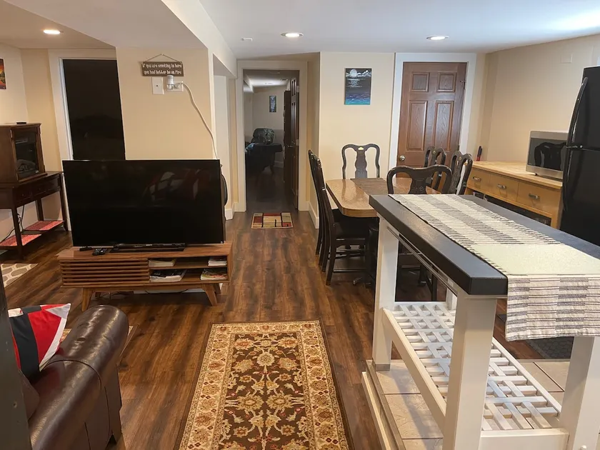 NW Chicago Garden Apartment - Image 1