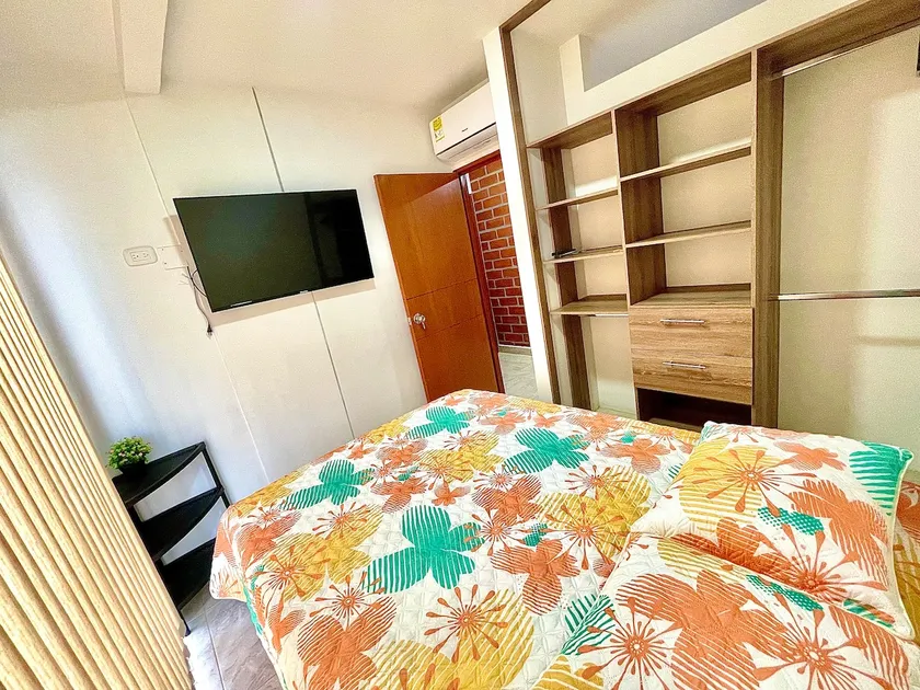 Downtown Apartment near C. Commercial with A/C - Image 1