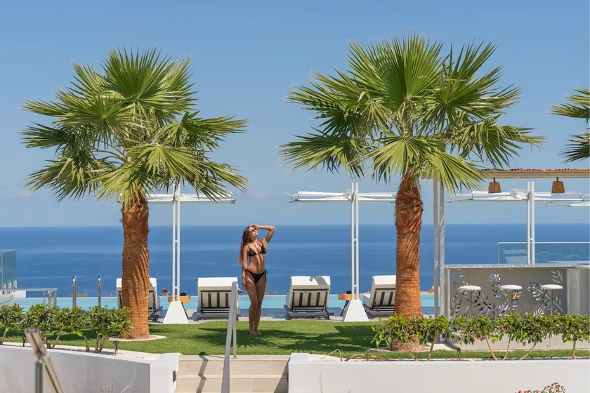 Luxury Villa Zakkallin - With Amazing View - Image 1
