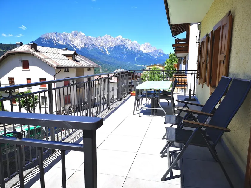 Dolomites view, 20 m² terrace, free parking - Image 1