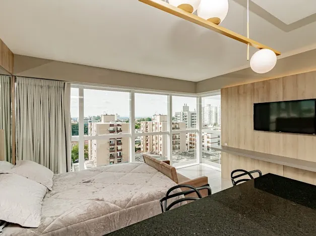 Sophisticated Design Loft Near the U.S. Consulate - Image 1