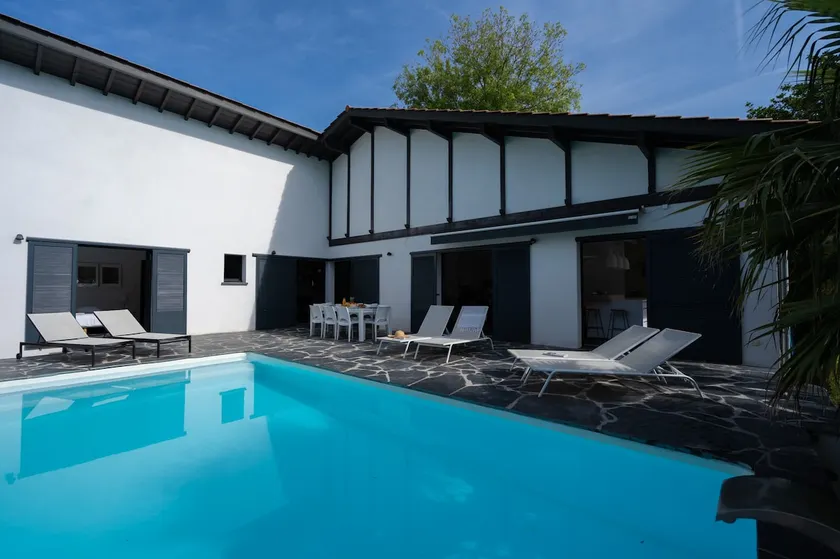 DESIGN VILLA 16PERS. MED privat pool, have og strand 600 m - Image 1