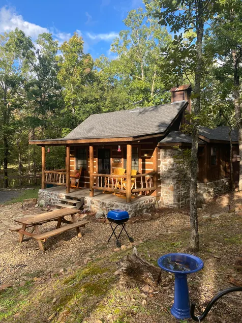 “Big Buck Cabin” near Talimena Scenic Drive/Mena - Image 1