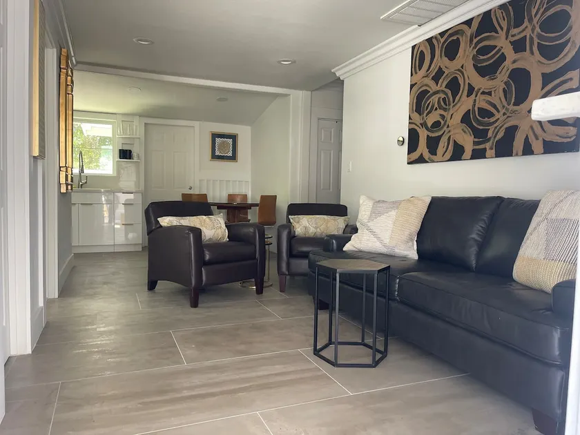 Secured Private Quiet 4 BdR home Newly renovated with security locks, iron doors, 4 bedrooms, 2 bathrooms, large courtyard, detached house - Image 1