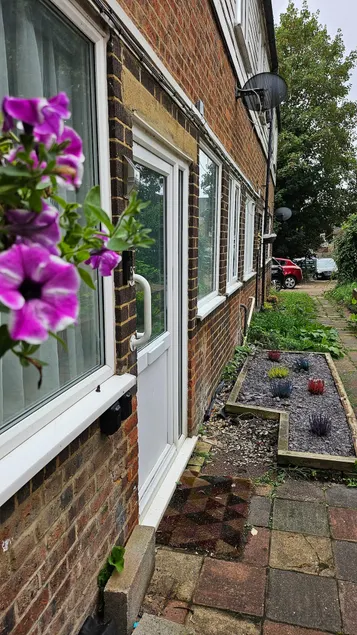 Comfort in Luton Centre-Sleeps 6 - Image 1