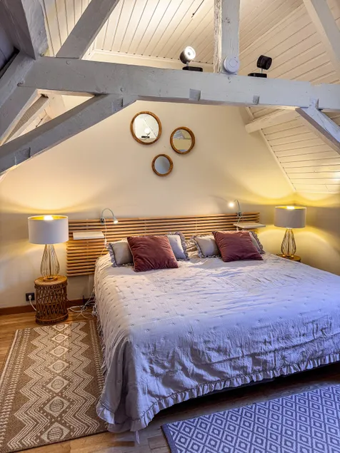 Cozy loft in historic Skindles Guesthouse - Image 1