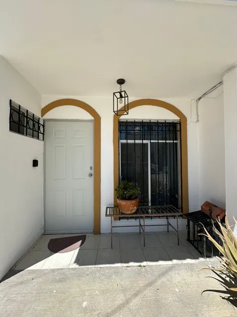 Tulipán Apartment - Image 1
