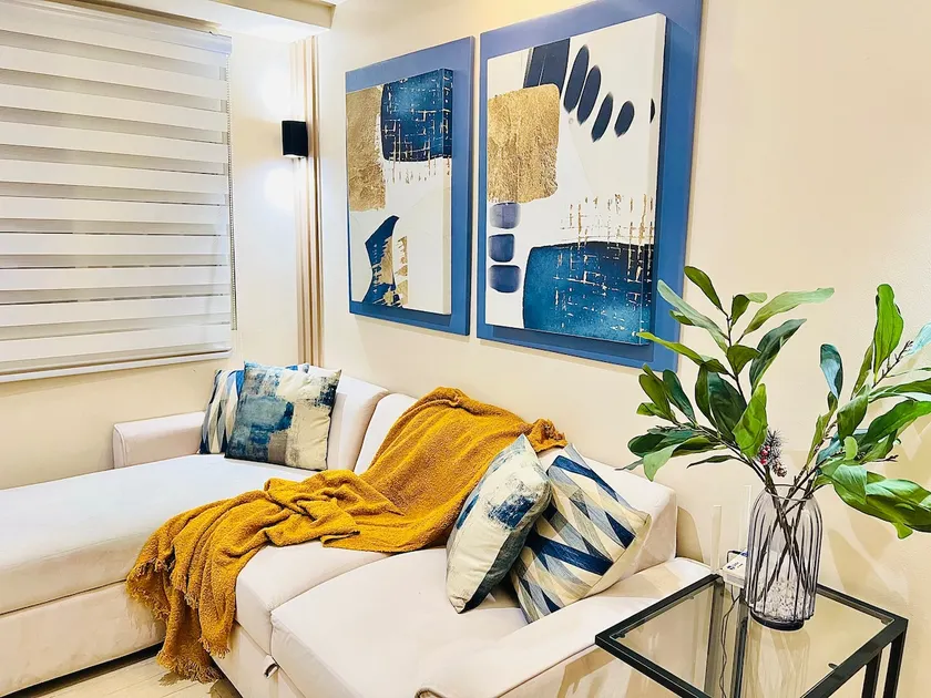 Luxe 2BR Suite | Videoke | Netflix | 300 Mbps - Image 1