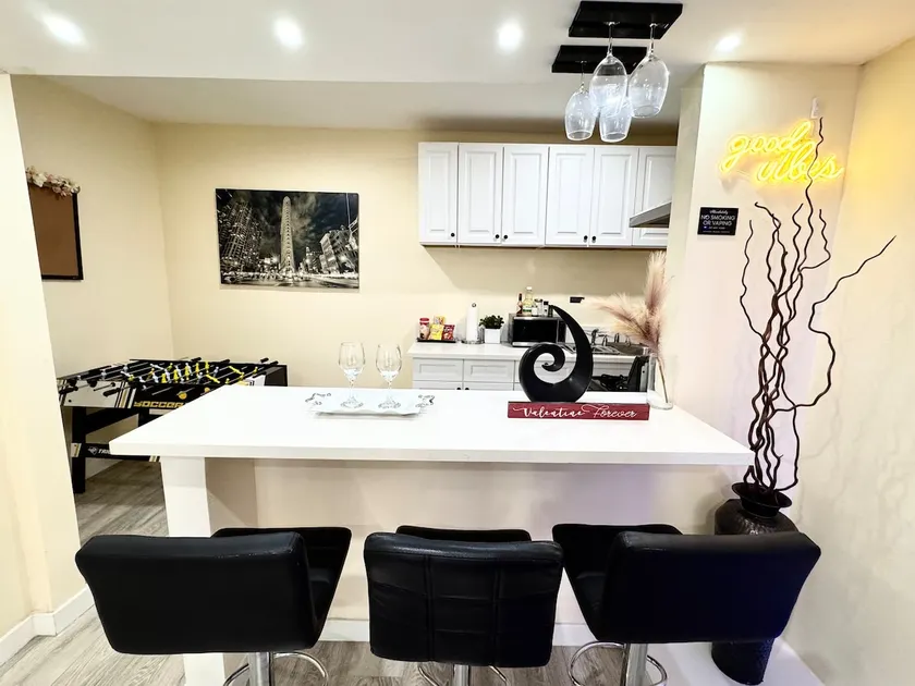 Unit with parking near Disney and LAX - Image 1
