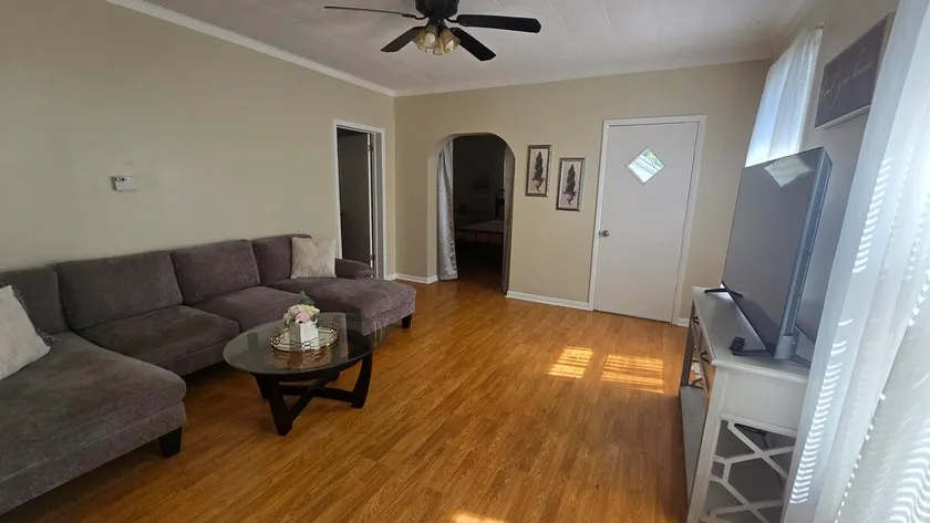 BE Refreshed - Sleeps 6 near WYNN & Utica College - Image 1