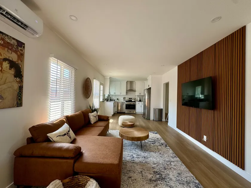Bohemian Bless Retreat+Gated Parking/ Beach/DT - Image 1