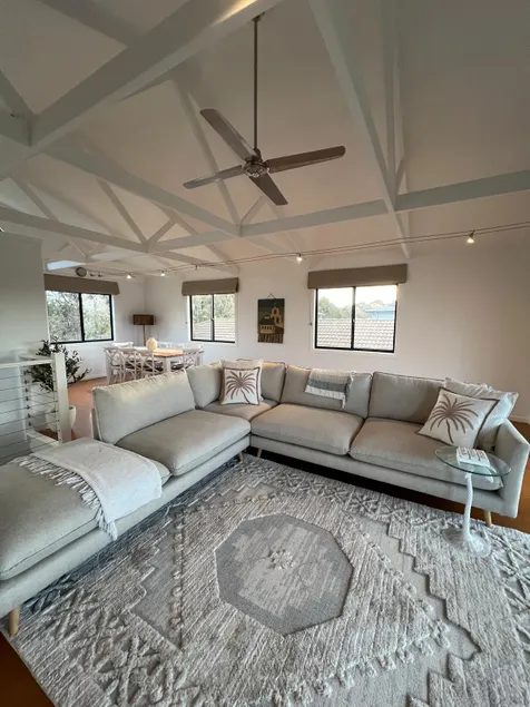 Boutique Coastal Beach House Cowes Phillip Island Sleeps 8 - Image 1