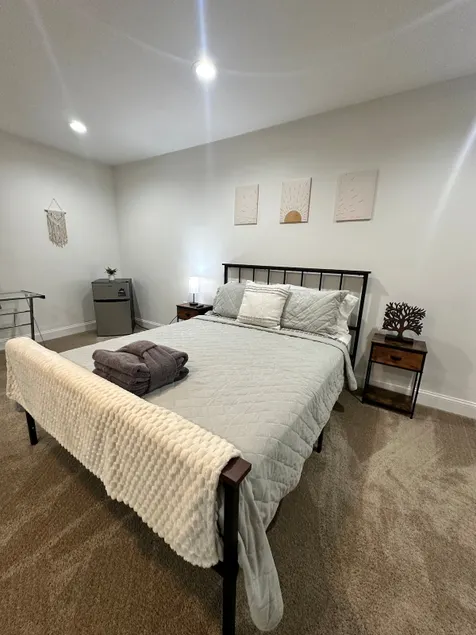 ZenDen-close to CHS and airport - Image 1
