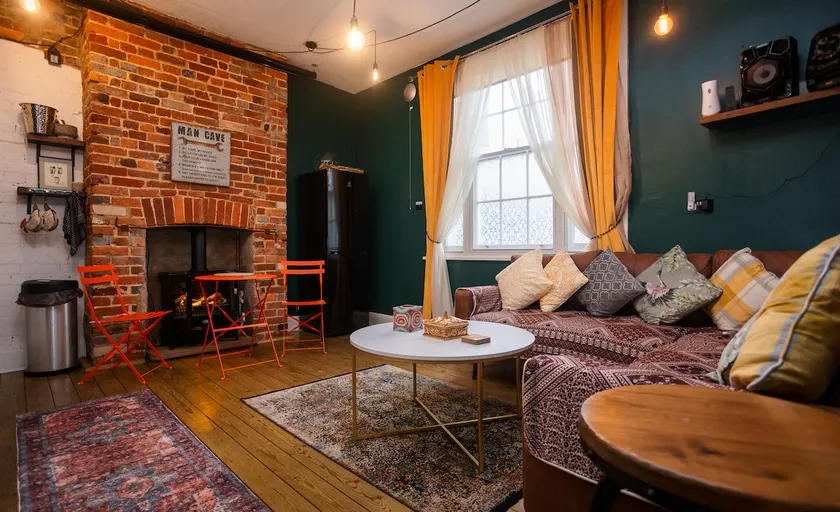 A rustic apartment in the heart of Pantiles - Image 1
