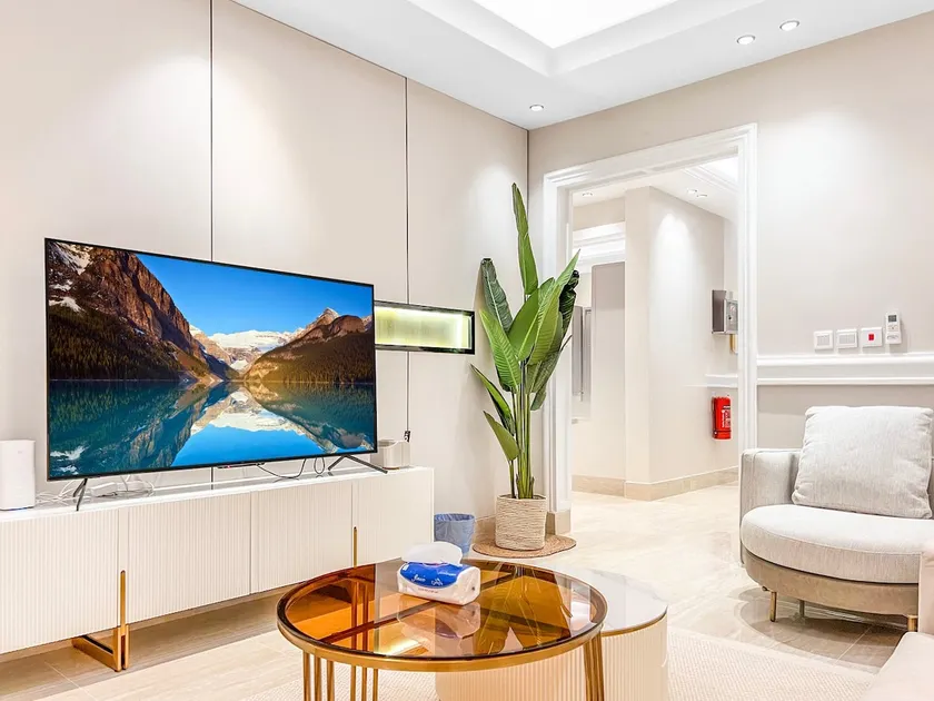 TA • Modern 3BR • Private Parking - Image 1