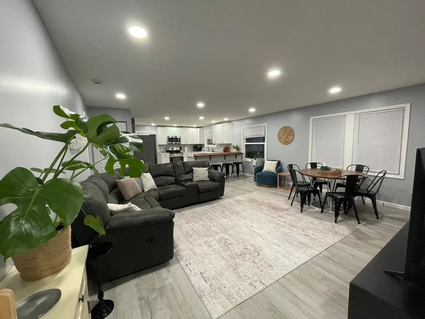 Roomy Downtown Apartment 3bd/2ba - Image 1