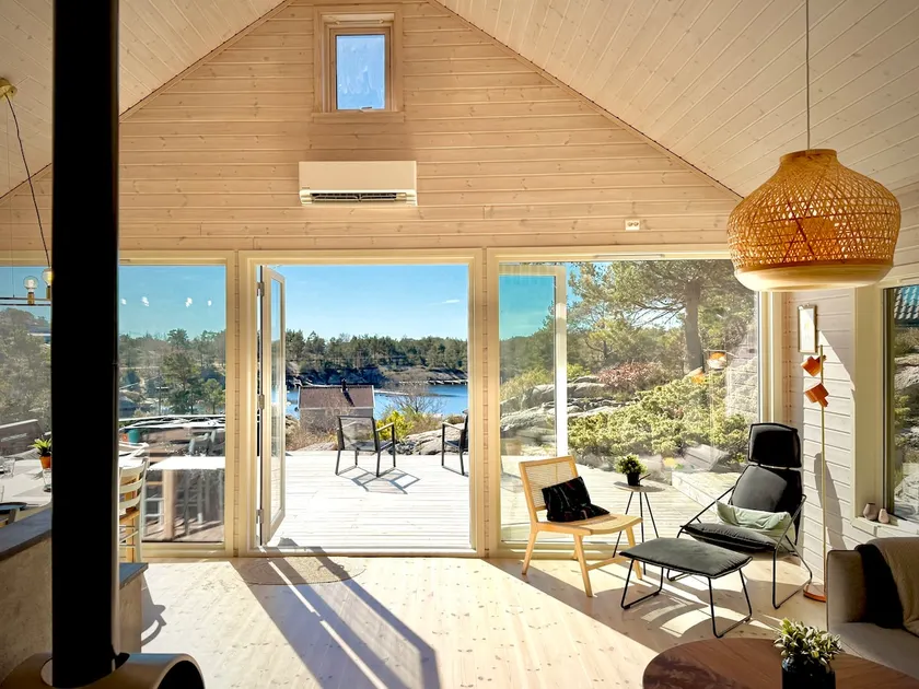 Coastal cabin surrounded by nature in Søgne - Image 1