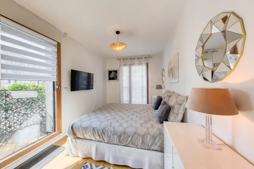 Bright apartment with parking, close to Paris and RER B - Image 1